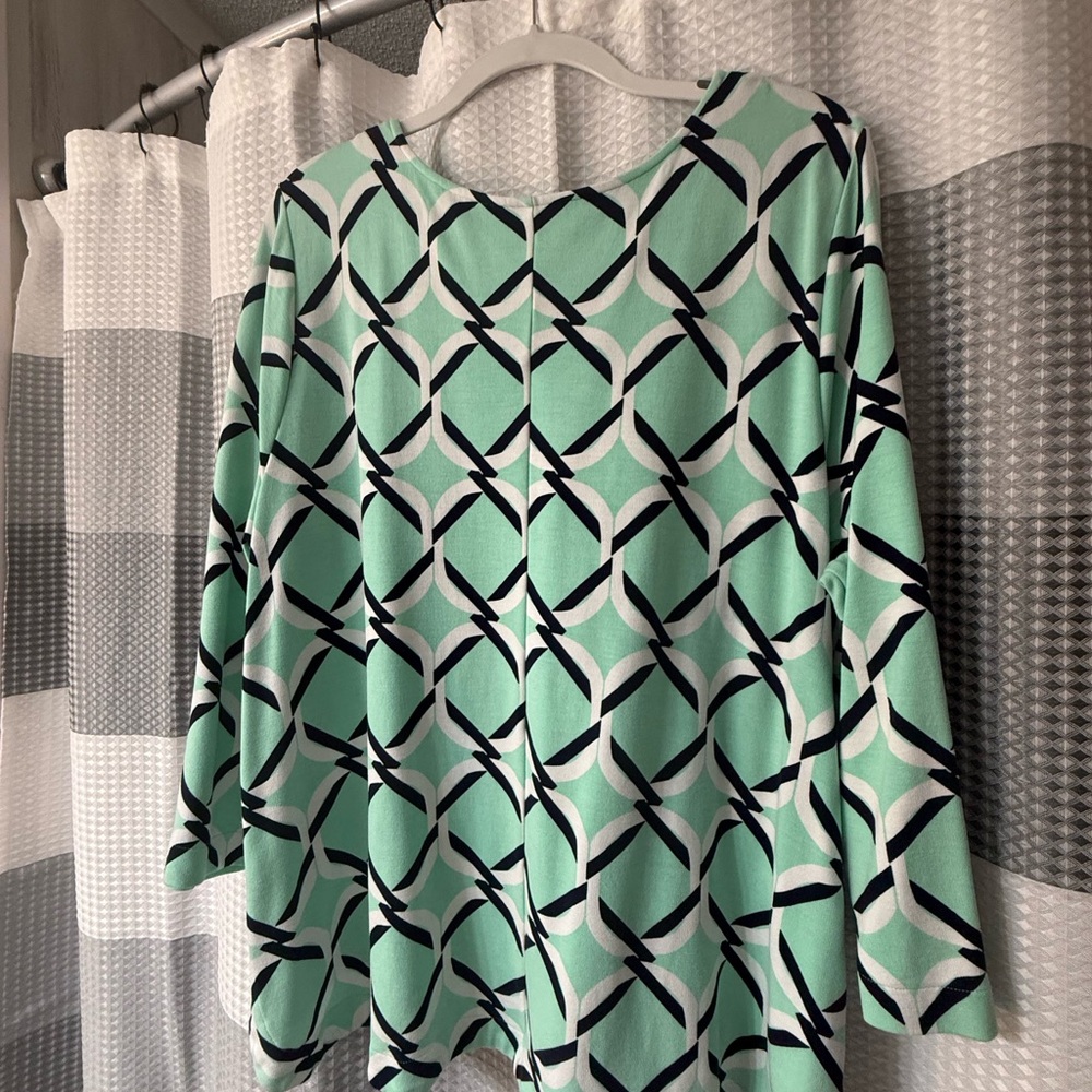 Chic Geometric Patterned Top
